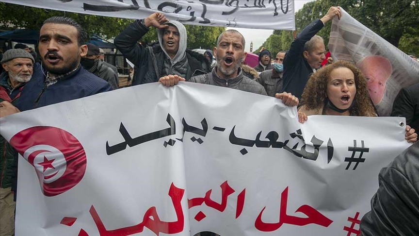 نزاع الصلاحيات يخنق مهد الربيع العربي تونس تغرق في الأزمات مصر العربية